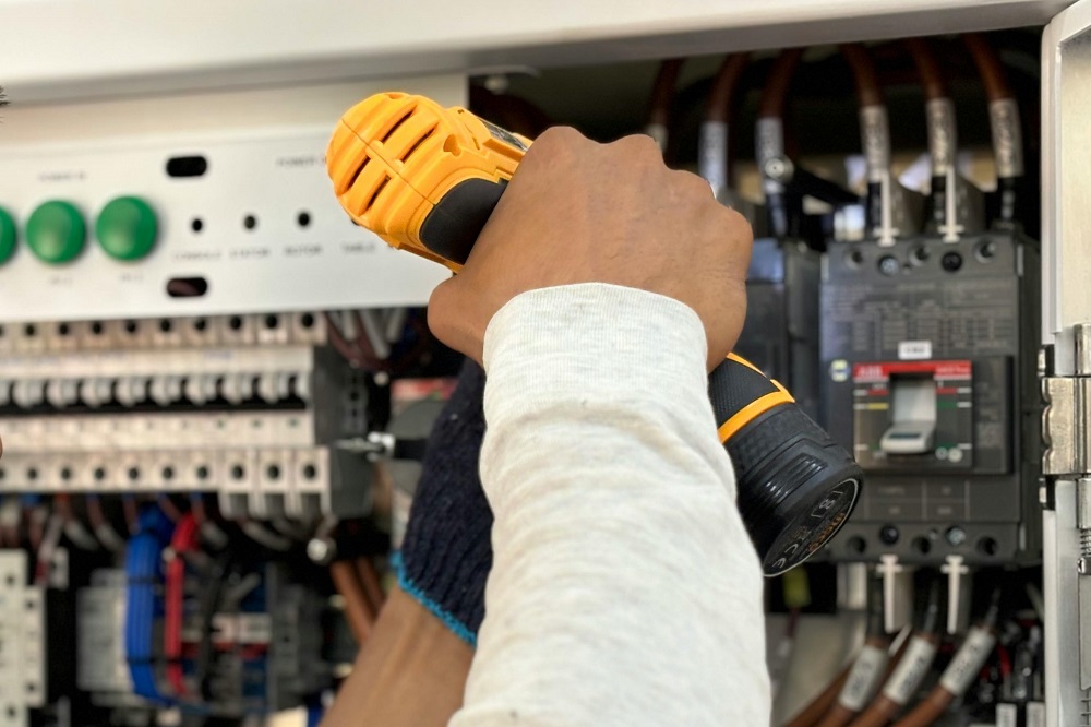 ELECTRICISTA EN MAJADAHONDA: PROFESIONAL, RÁPIDO Y AUTORIZADO